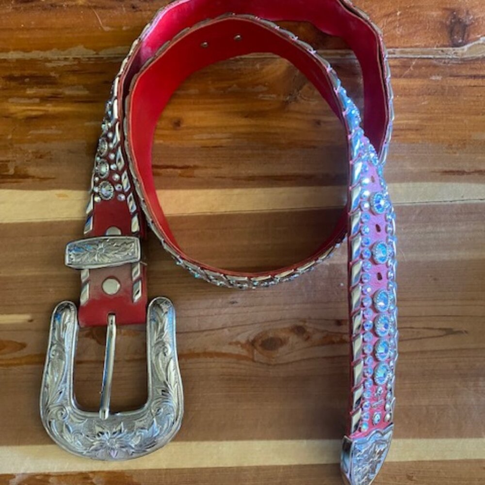 Red Kippys belt 34" Great condition gently used.